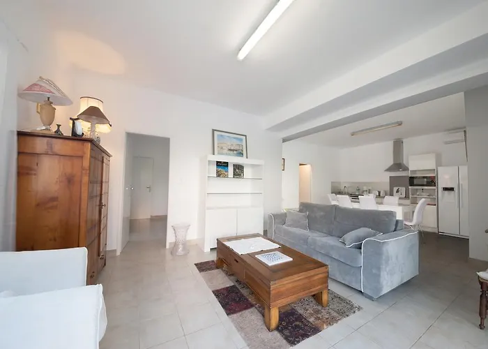 La Mangouste Apartment *