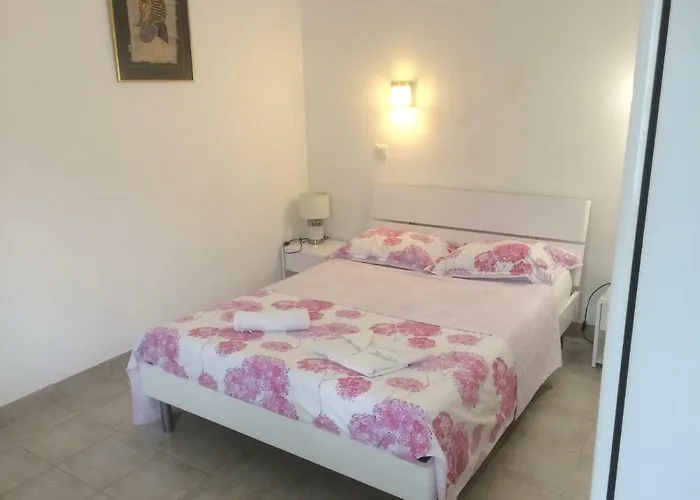 La Mangouste Apartment *